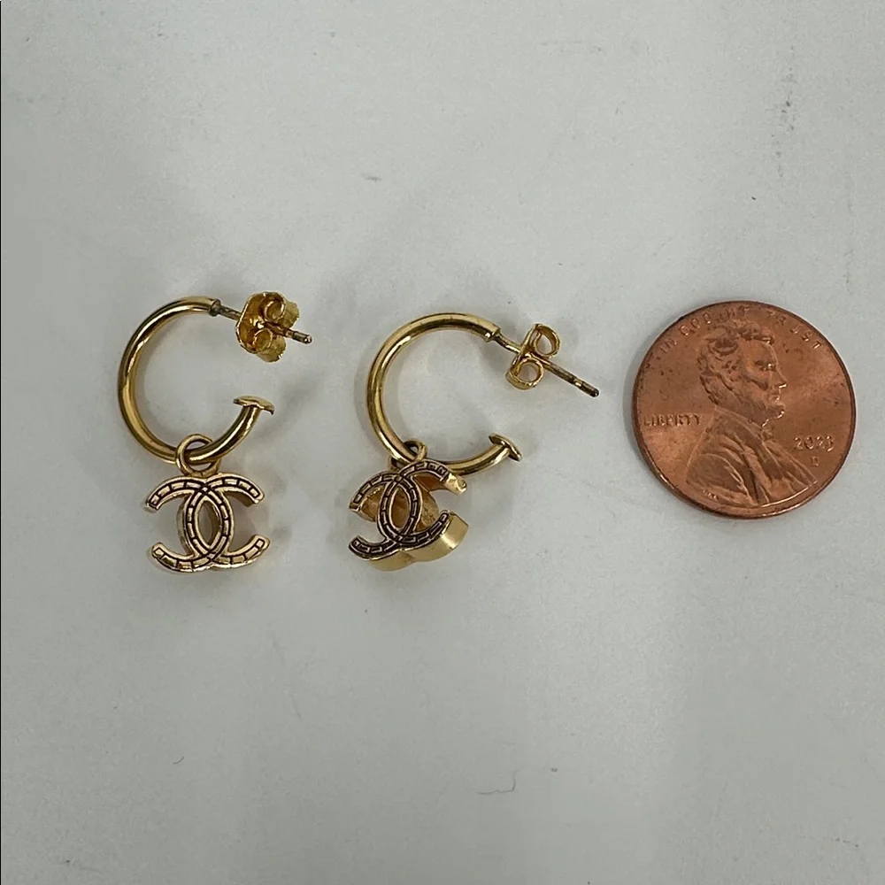 Authenticated CHANEL Hoop Logo Earrings- Gold - Picture 4 of 7